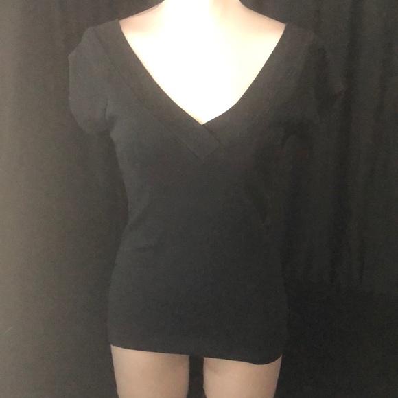 Black gap v shirt - Picture 1 of 4